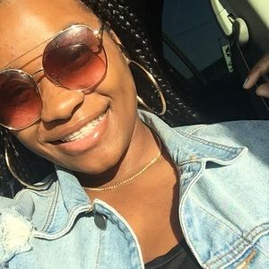 Meet your Posher, Alicia